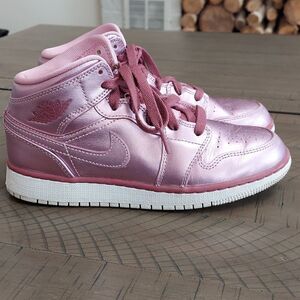 Nike Air Jordan 1 Mid SE GS Girls Metallic Pink Rose Sneakers Sz 4Y